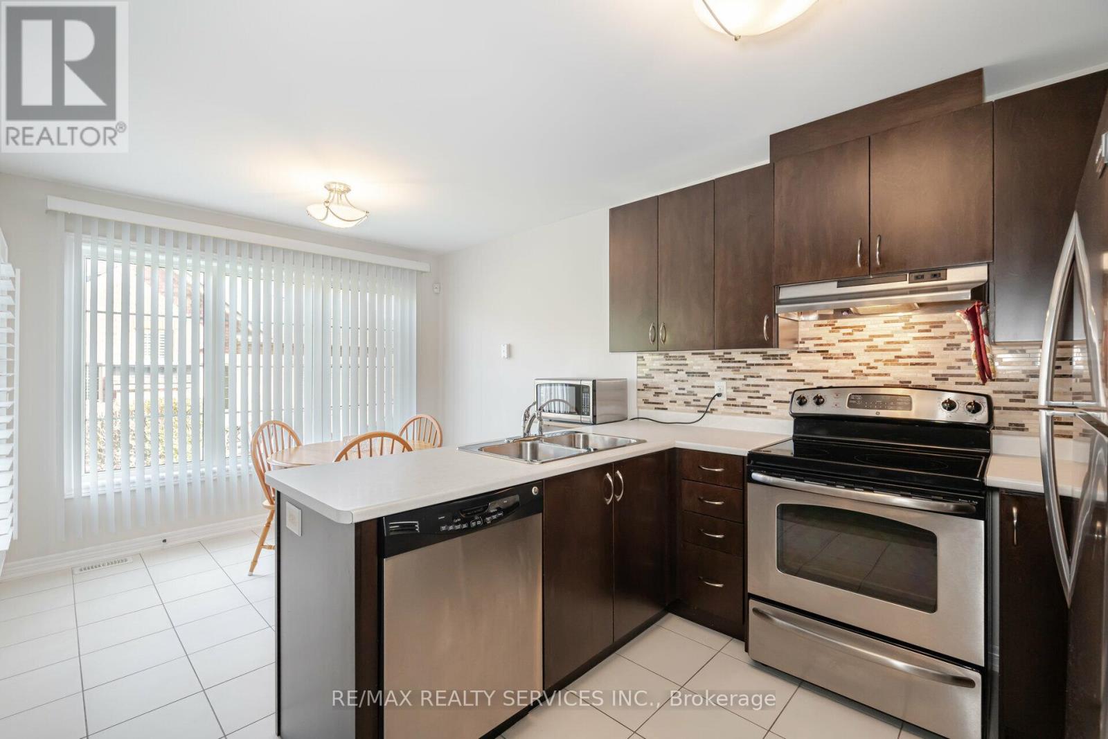 43 - 17 Lacorra Way, Brampton, Ontario  L6R 3P2 - Photo 6 - W12114973