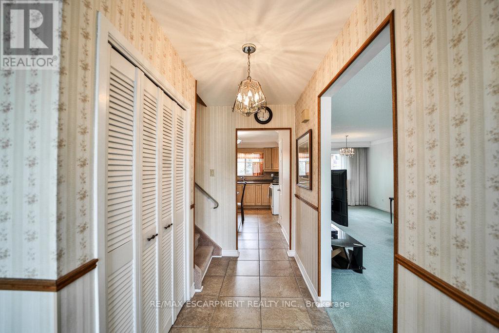 2276 Wyandotte Drive, Oakville, Ontario  L6L 2T5 - Photo 10 - W12115014