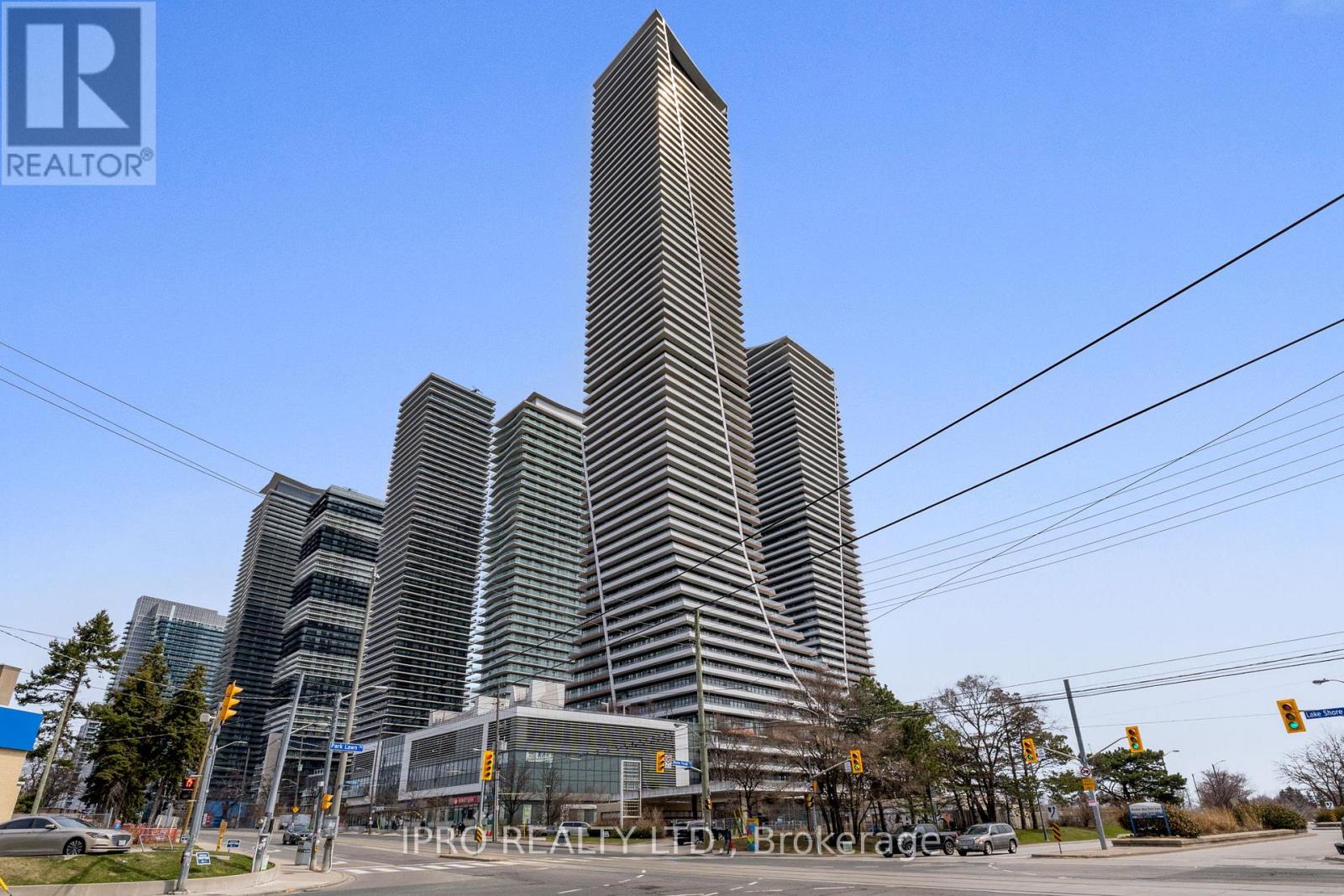 <div class="slider-price">$619,900</div><p>5810 - 30 Shore Breeze Drive, Toronto, Ontario</p>