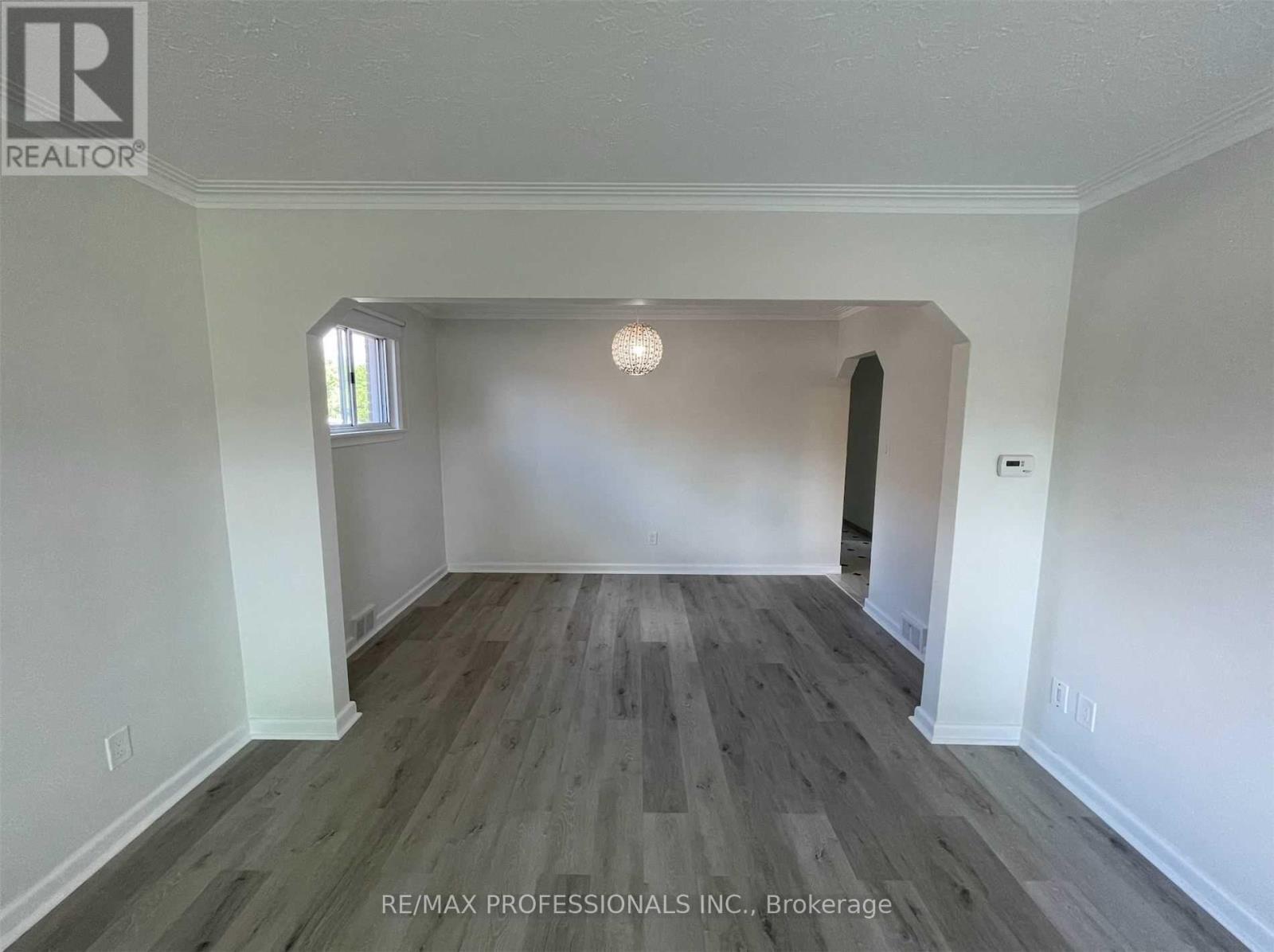 Main - 41 Woolgar Avenue, Toronto, Ontario  M8Z 4Y8 - Photo 8 - W12115095
