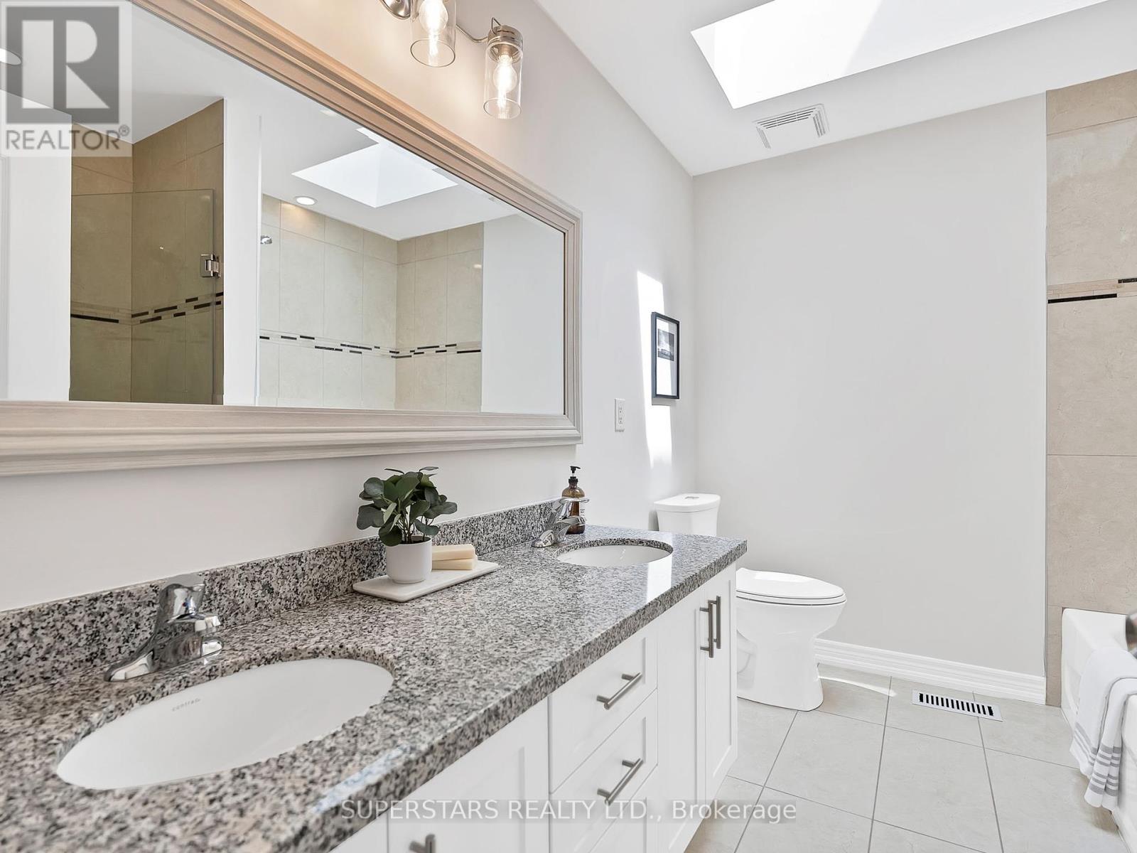 1e Bowsprit Avenue, Toronto, Ontario  M9P 2Y4 - Photo 15 - W12115330