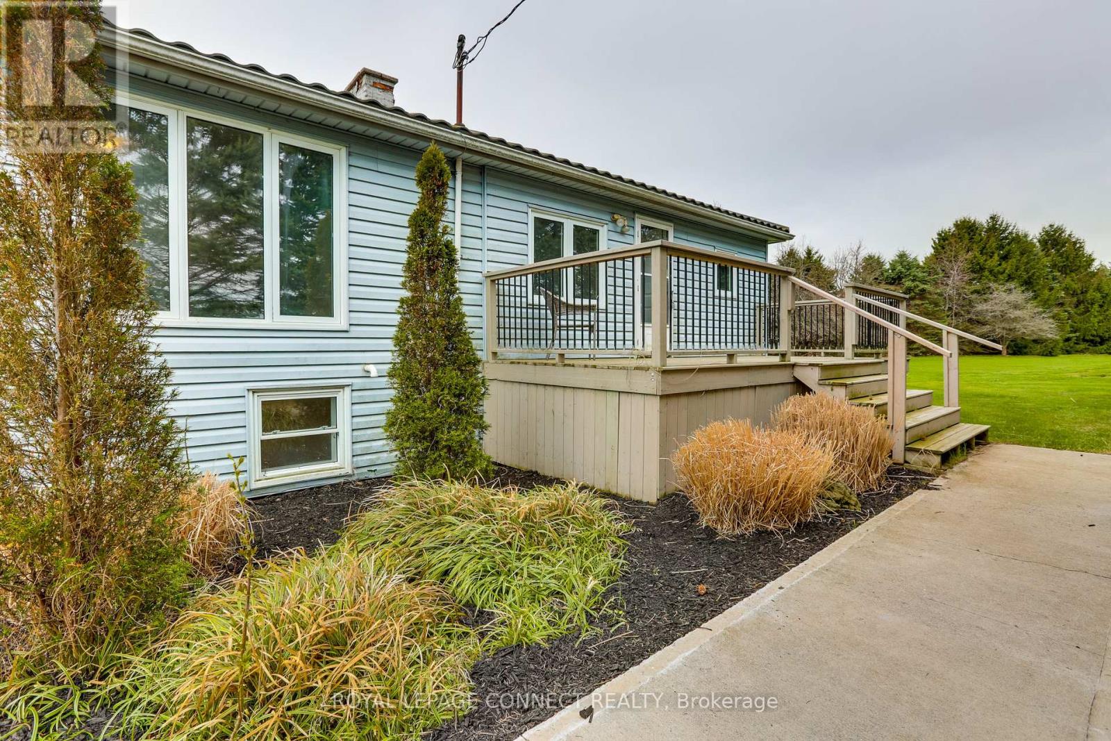 35383 Lake Line, Southwold, Ontario  N5L 1J1 - Photo 4 - X12107007