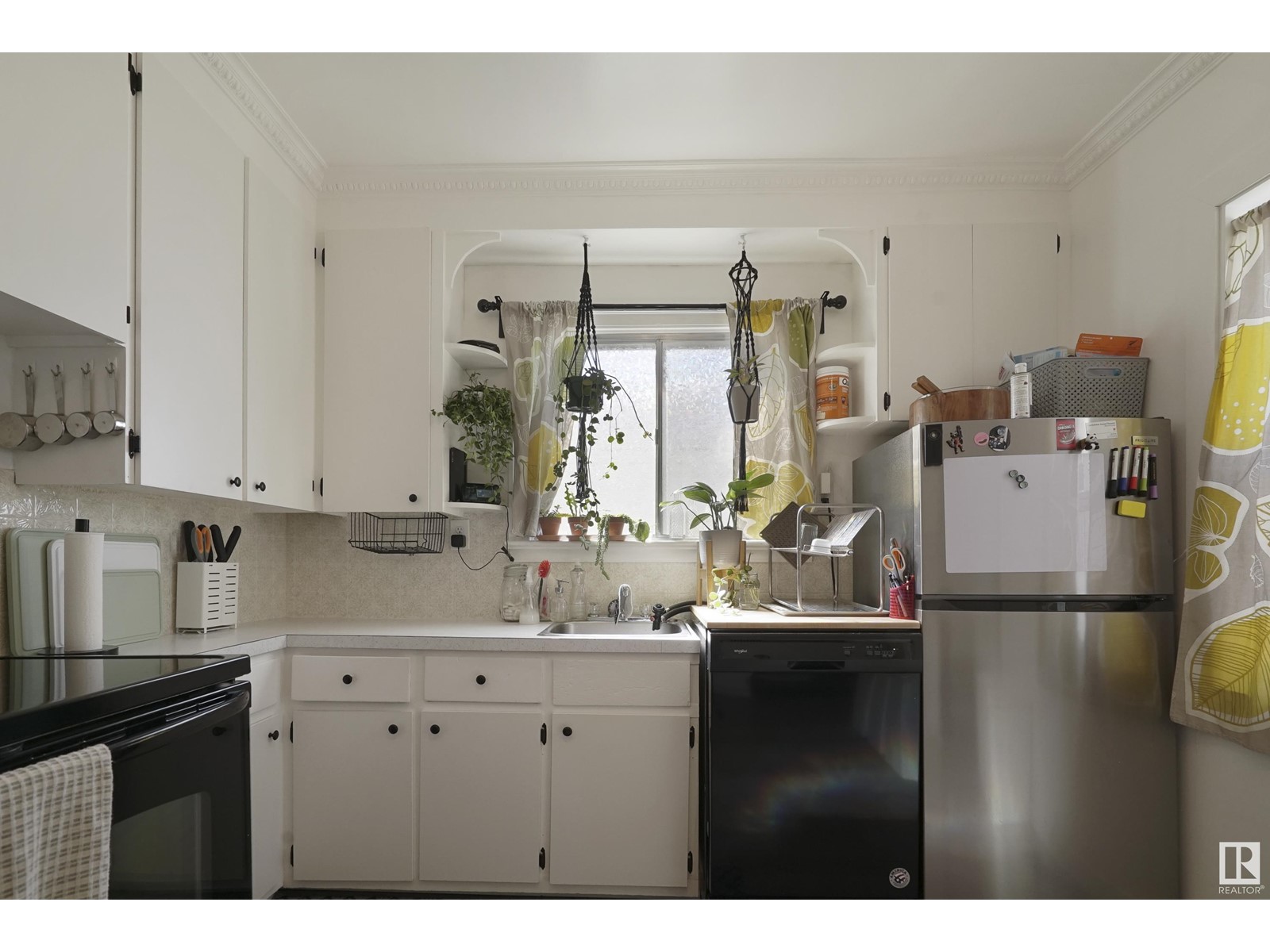 Property at 11830 96 ST NW image 3