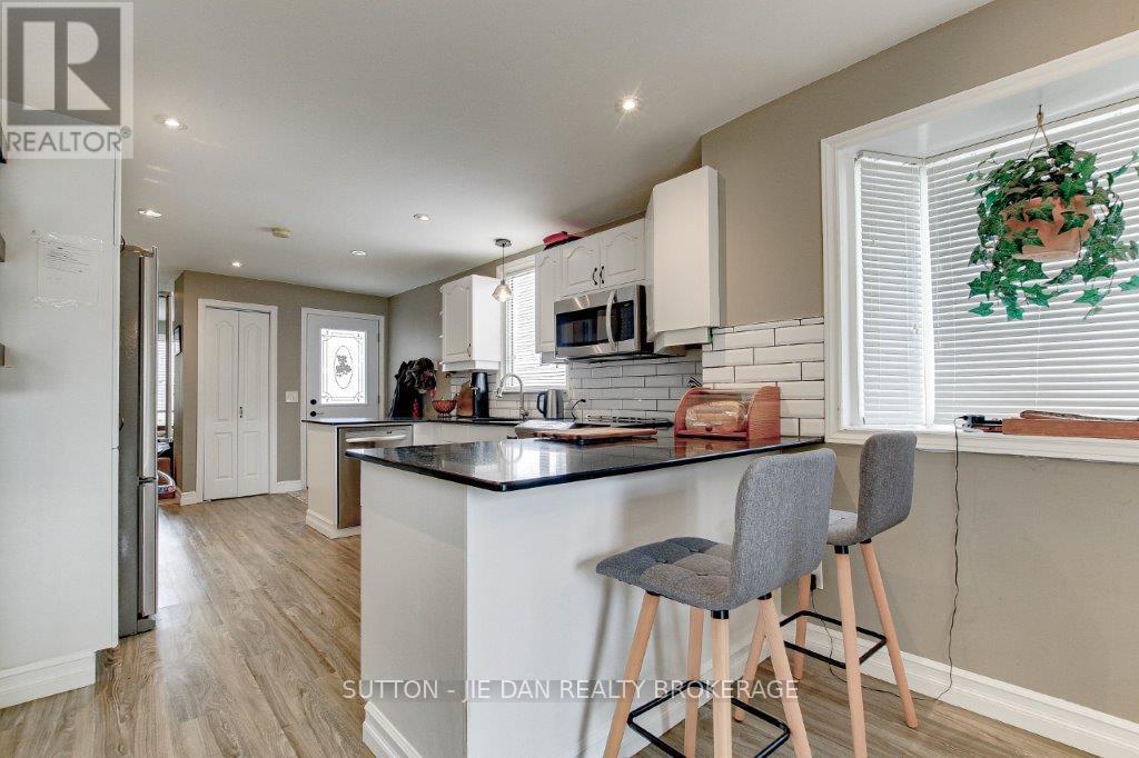Photo 9 of 32 for 761 Strand Street