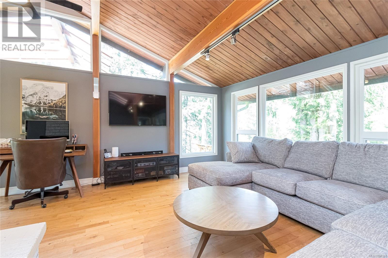 665 Latoria Rd, Colwood, British Columbia  V9C 3A3 - Photo 12 - 997163