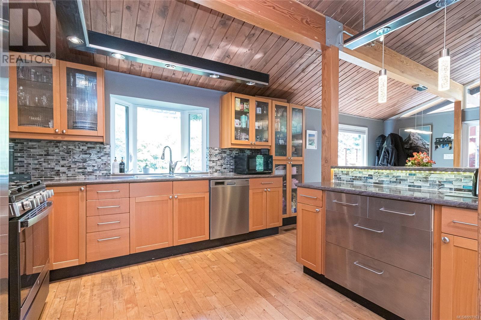 665 Latoria Rd, Colwood, British Columbia  V9C 3A3 - Photo 18 - 997163