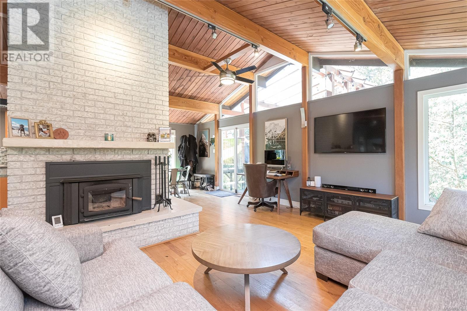 Property at 665 Latoria Rd image 4