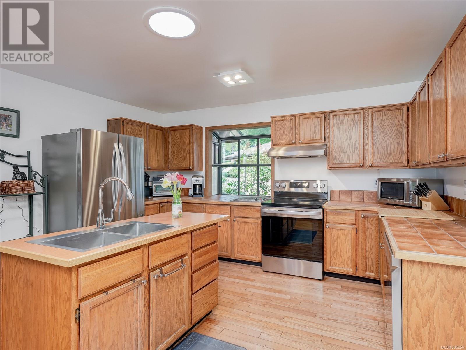 1647 Stuart Park Terr, North Saanich, British Columbia  V8L 4R6 - Photo 8 - 996250