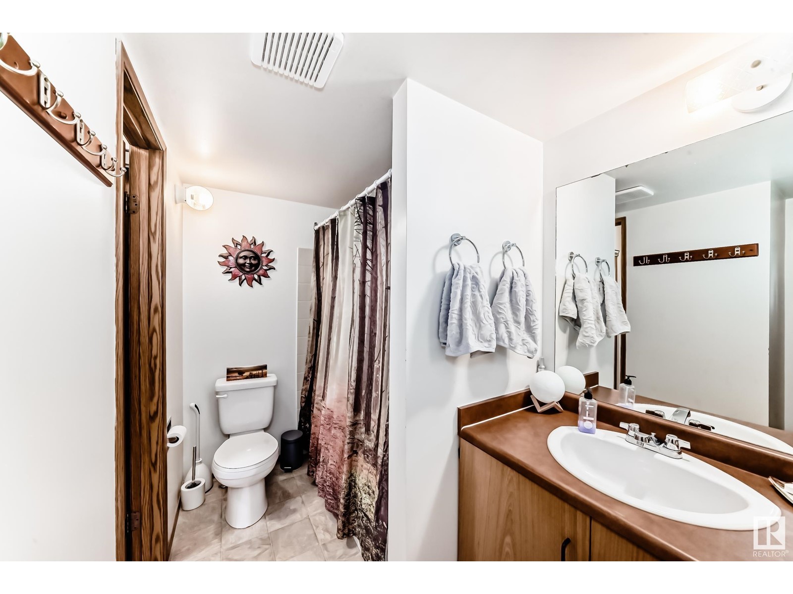Property at #206 42 ALPINE PL image 3