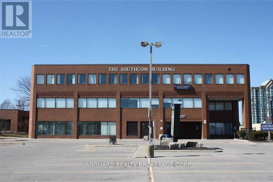 302b - 2227 South Mill Way, Mississauga, Ontario  L5L 3R6 - Photo 4 - W12095153