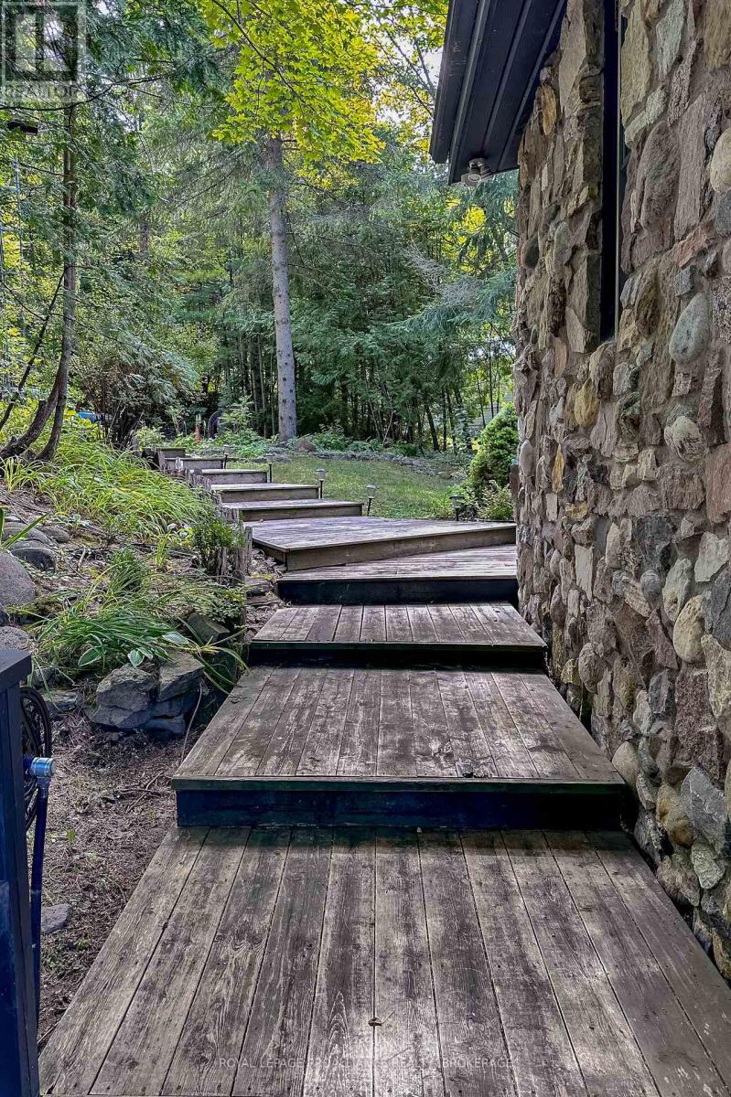 915 Woodridge Lane, Leeds And The Thousand Islands, Ontario  K0E 1B0 - Photo 35 - X12115770