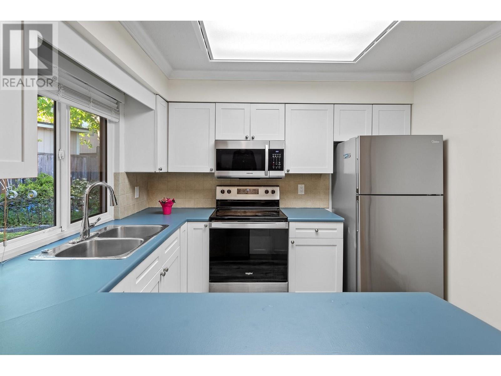 1049 Cornwall Drive, Port Coquitlam, British Columbia  V3B 5X2 - Photo 6 - R2994490