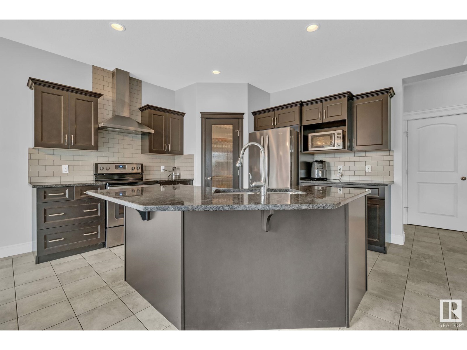 2048 Redtail Cm Nw Nw, Edmonton, Alberta  T5S 0H3 - Photo 5 - E4433605