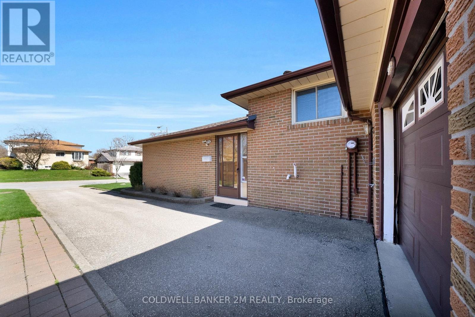 Property at 6 LANGEVIN CRESCENT image 4