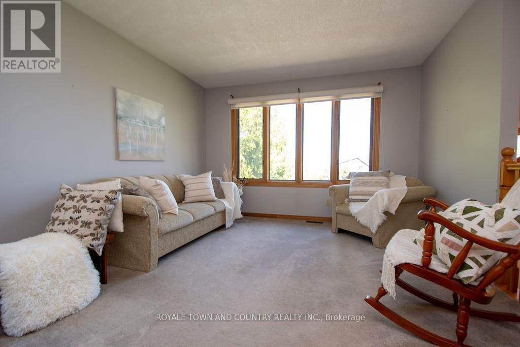 14 Mcgill Drive, Kawartha Lakes (Janetville), Ontario  L0B 1K0 - Photo 5 - X12115520