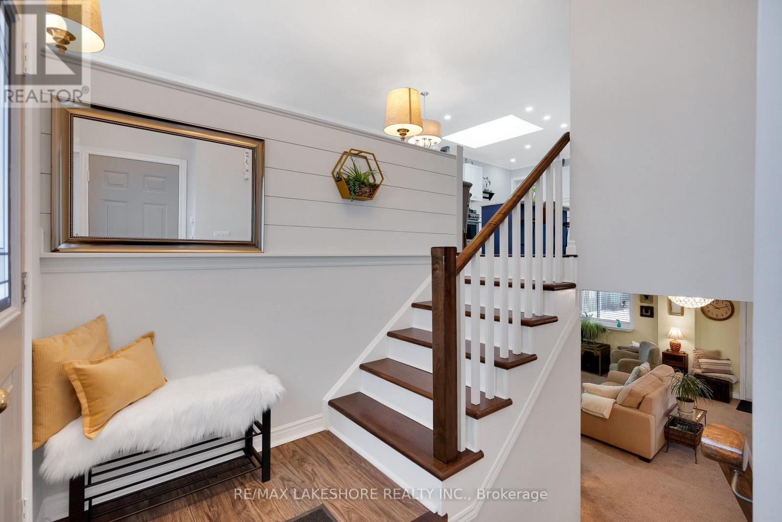 Property at 1044 RIDDELL AVENUE image 4