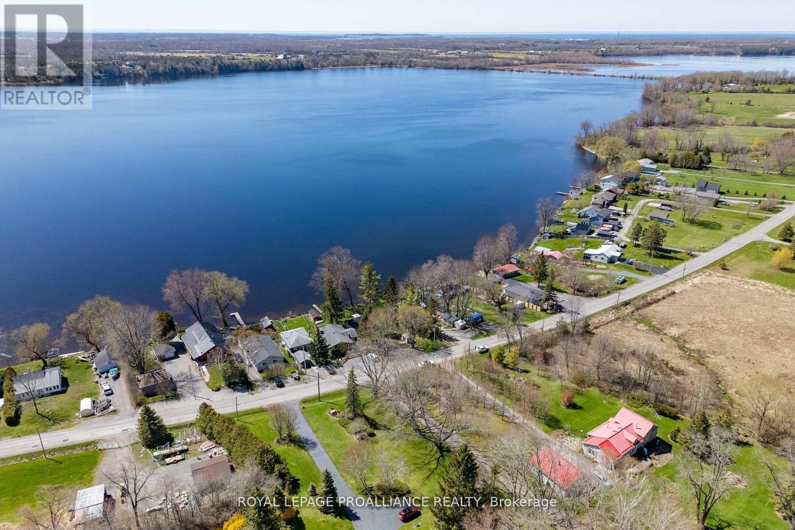 1051 Lakeside Drive, Prince Edward County, Ontario K0K 1T0 - Photo 37 - X12115639