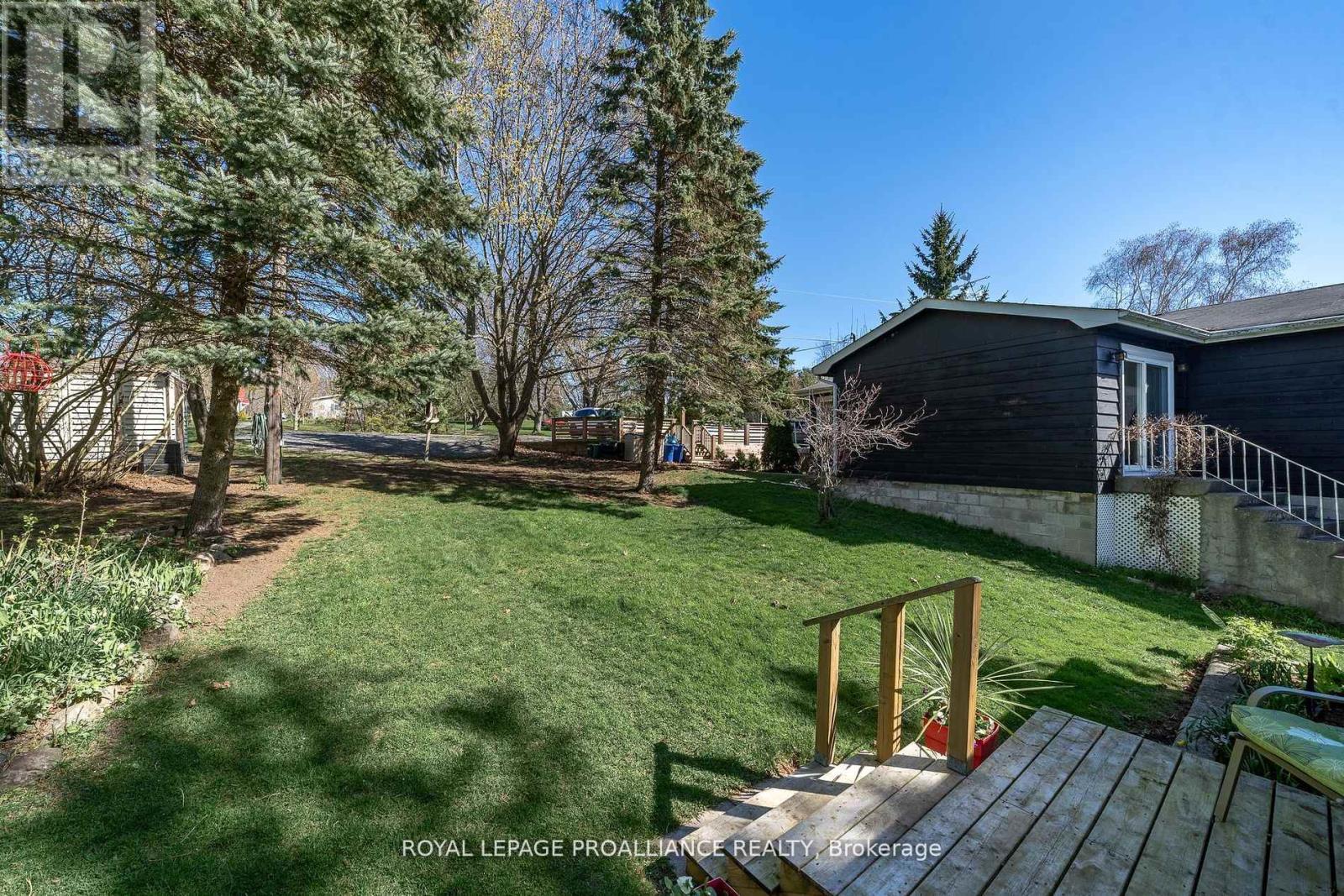 1051 Lakeside Drive, Prince Edward County, Ontario K0K 1T0 - Photo 4 - X12115639