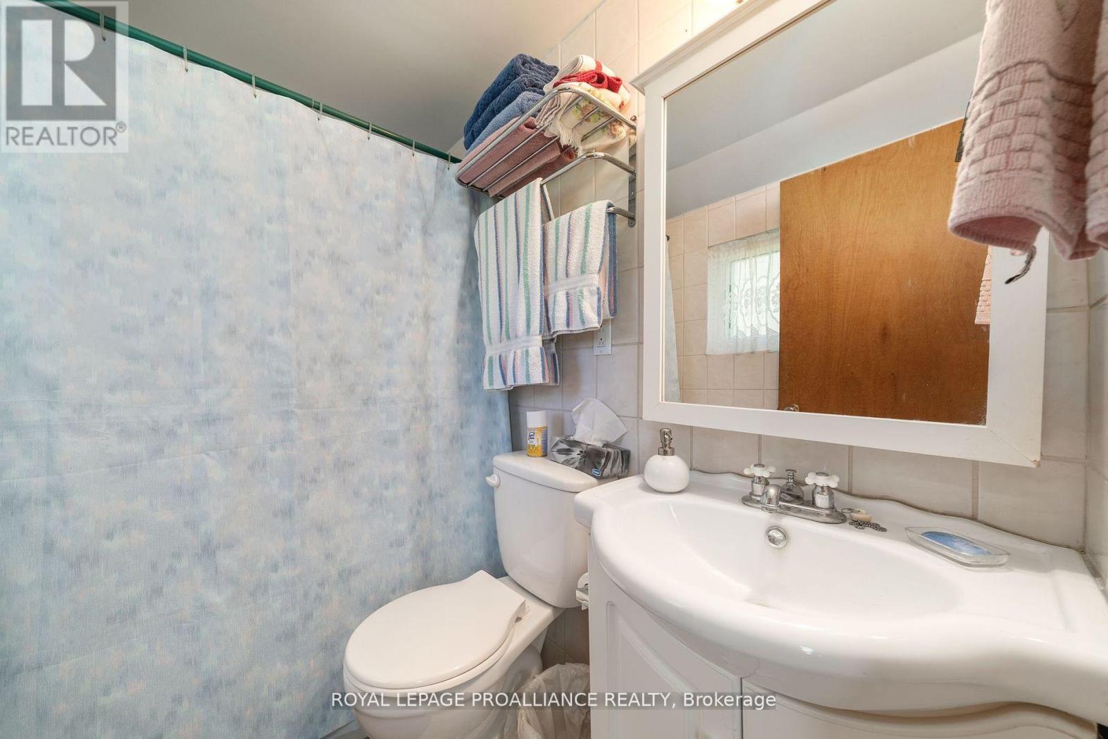 1051 Lakeside Drive, Prince Edward County (Ameliasburg Ward), Ontario  K0K 1T0 - Photo 9 - X12115639
