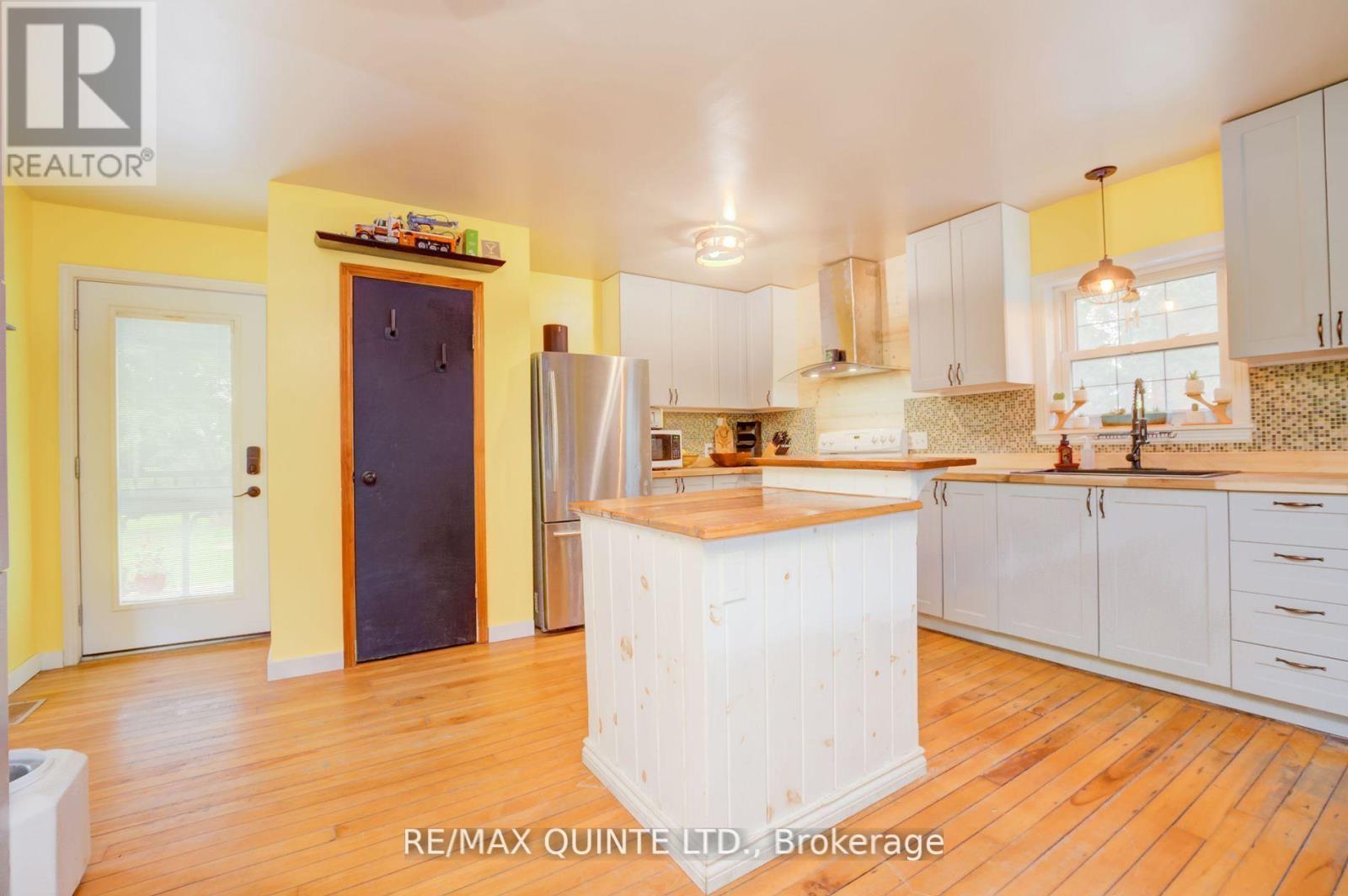 7 Bayview Drive, Quinte West, Ontario  K8V 5P5 - Photo 7 - X12115741