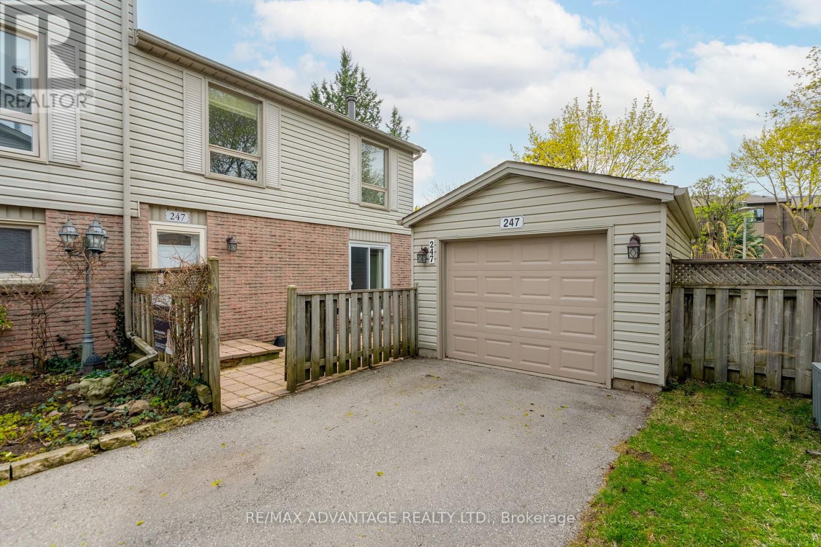 Property at 247 EVERGLADE CRESCENT image 1