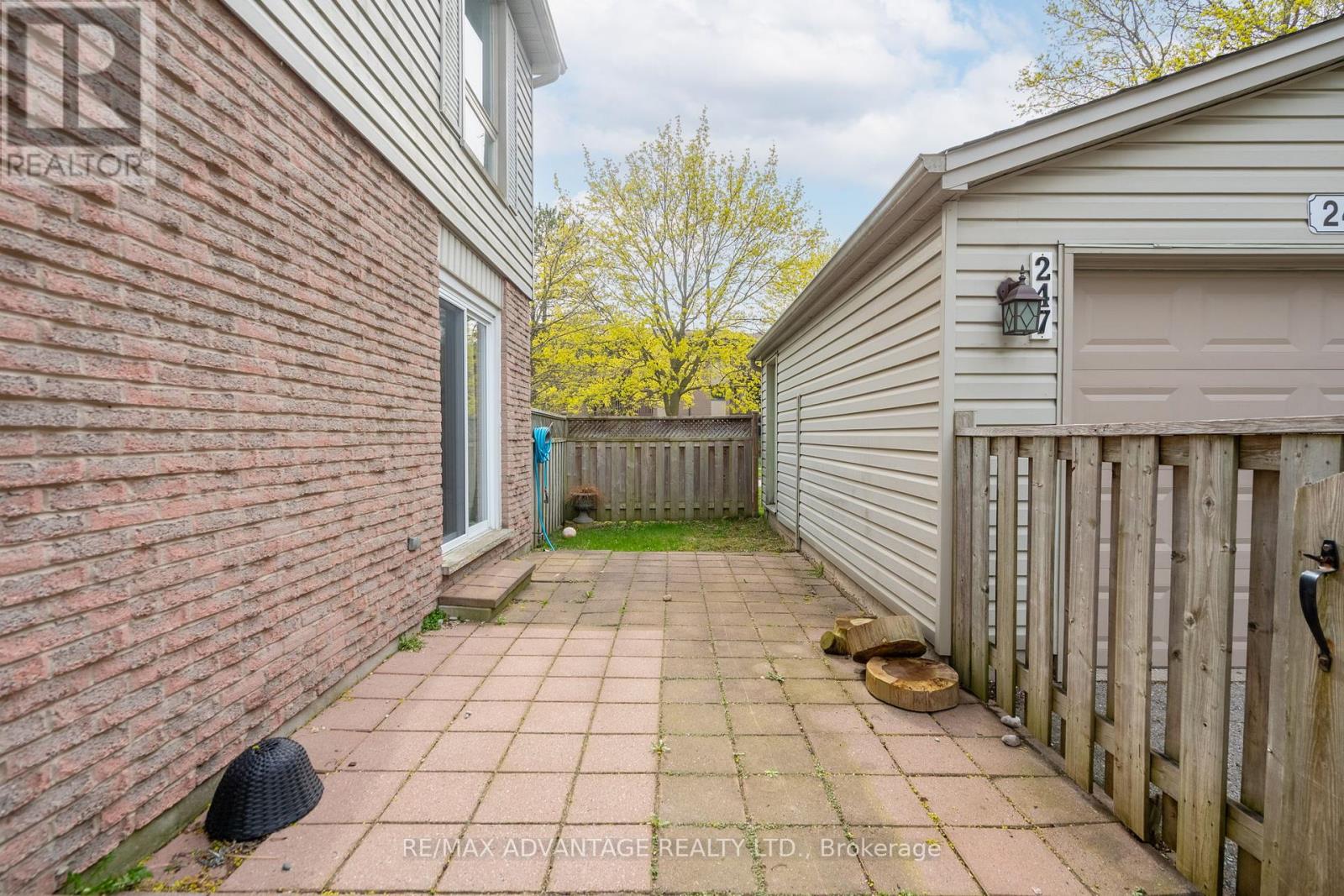 Property at 247 EVERGLADE CRESCENT image 2