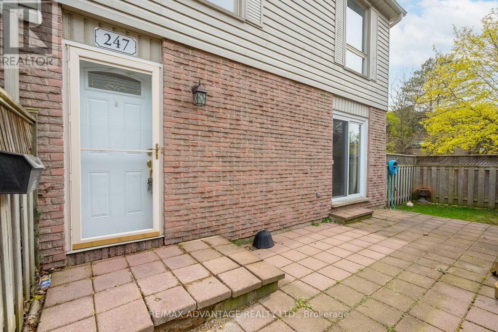 Property at 247 EVERGLADE CRESCENT image 3