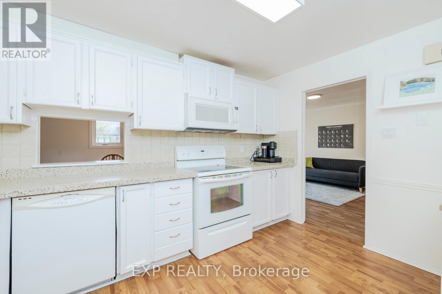 1465 Bradshaw Crescent, Ottawa, Ontario  K1B 5G1 - Photo 25 - X12115536
