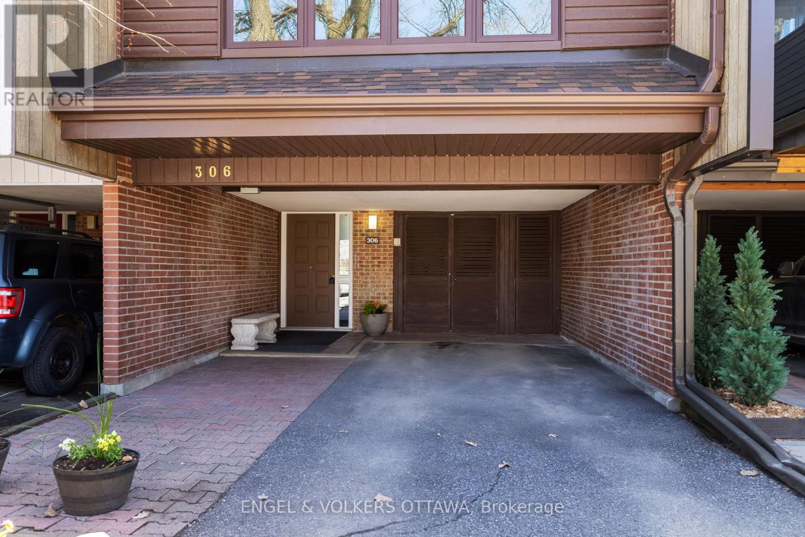 Property at 306 CATHCART STREET image 2