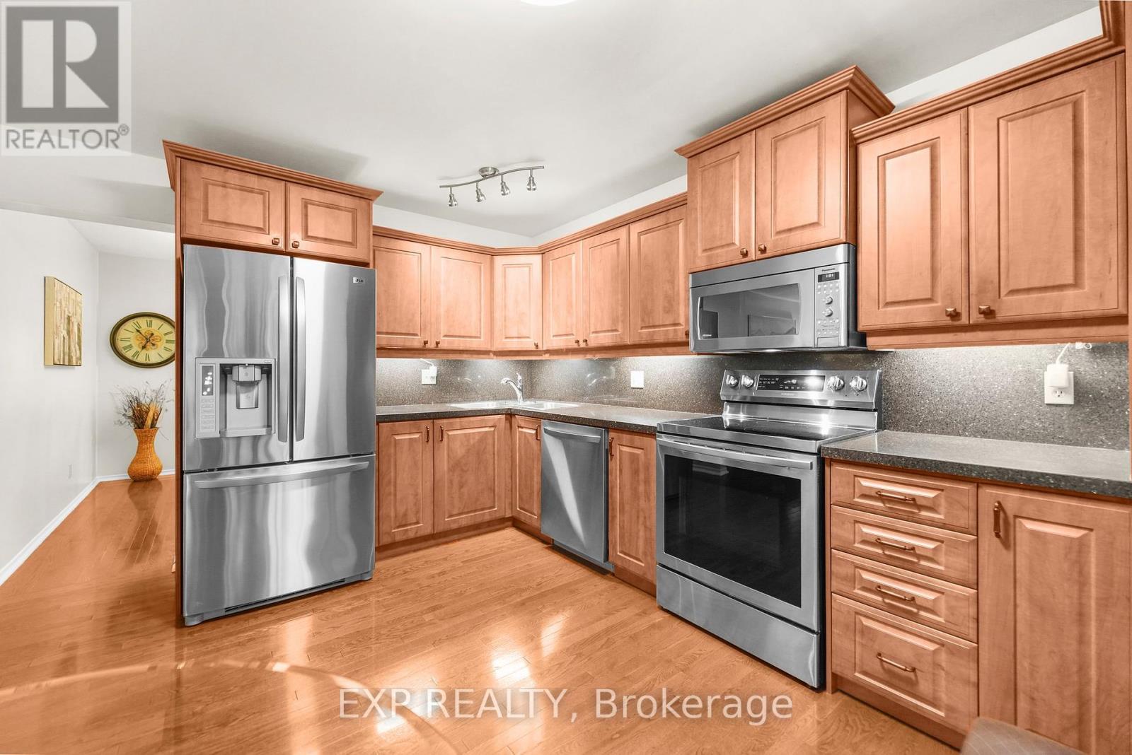 56 Flanders Street, Ottawa, Ontario  K2J 3N6 - Photo 10 - X12115842
