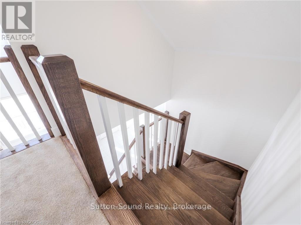 301 Sandpiper Lane, Georgian Bluffs, Ontario N0H 1S0 - Photo 26 - X12115521