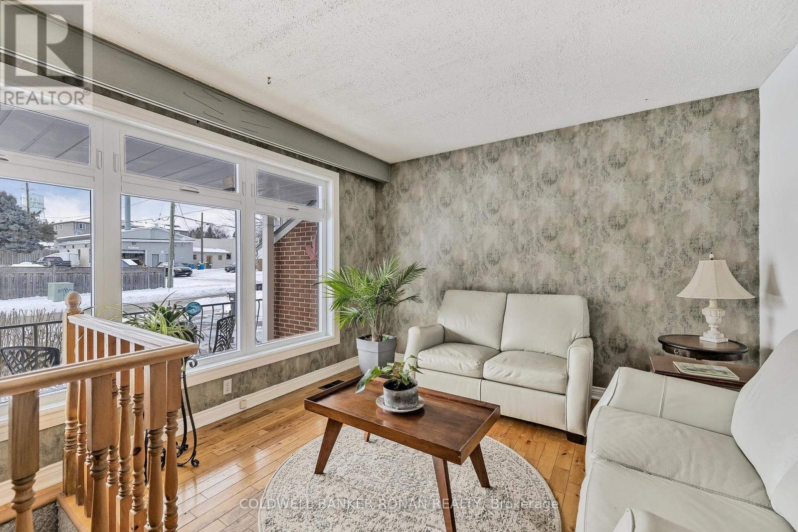 Property at 2 LIONEL STONE AVENUE E image 5