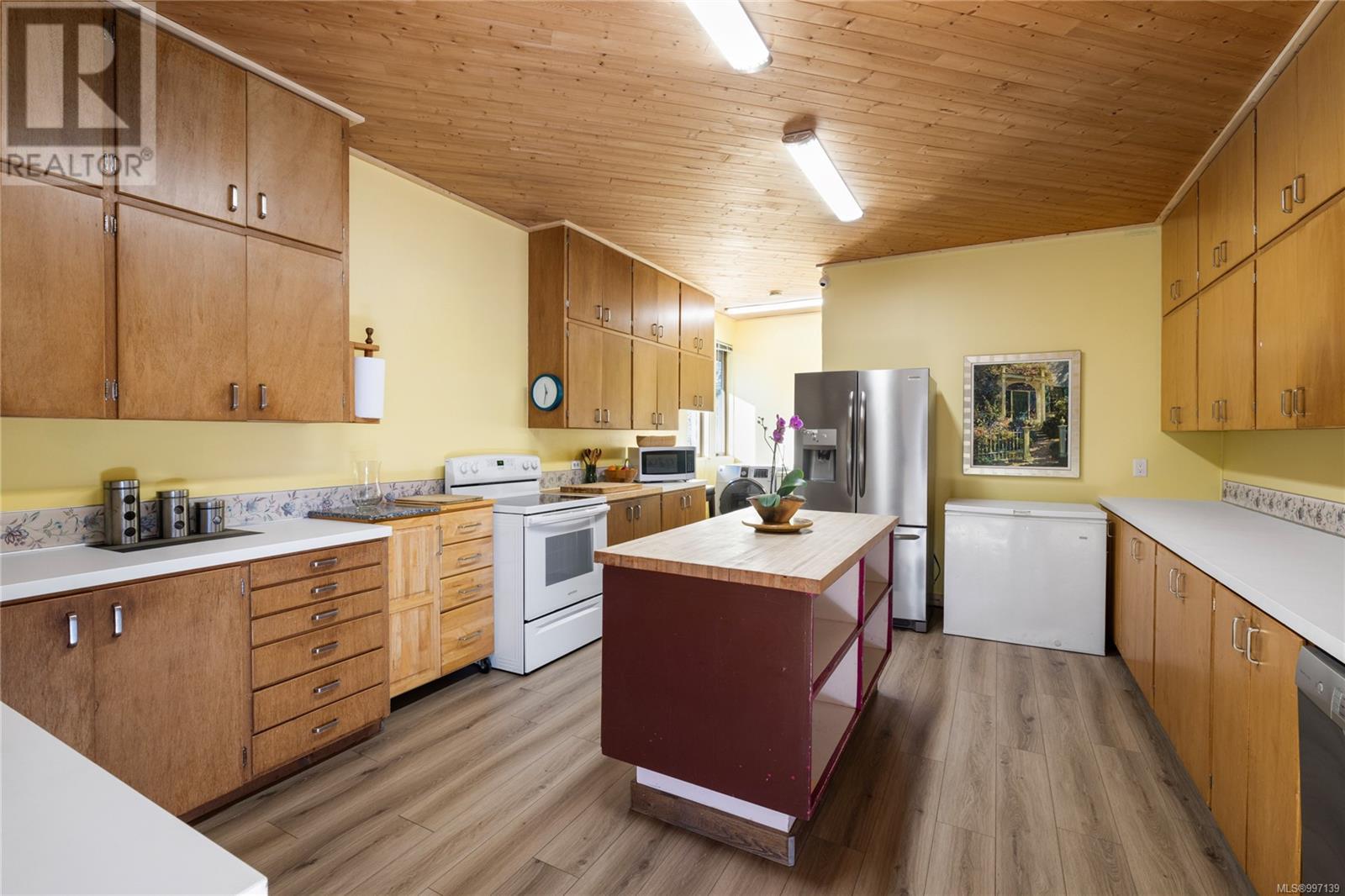 Property at 160 Kopina Dr image 2