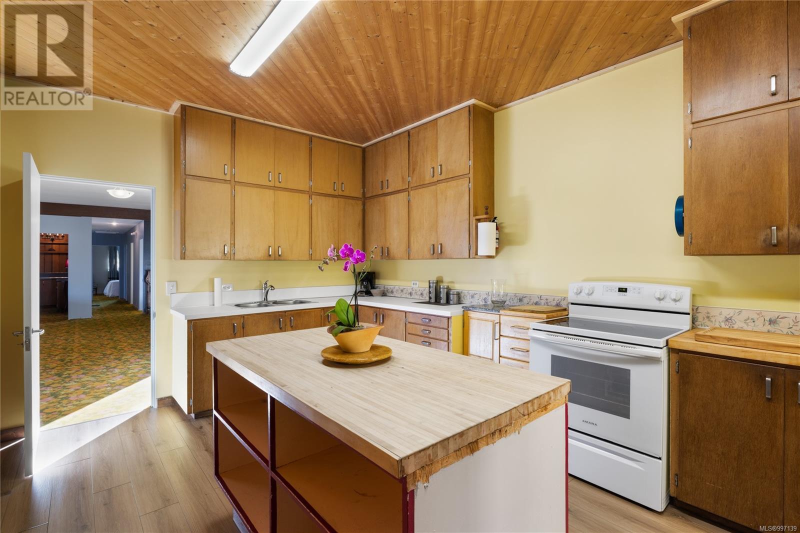 Property at 160 Kopina Dr image 3