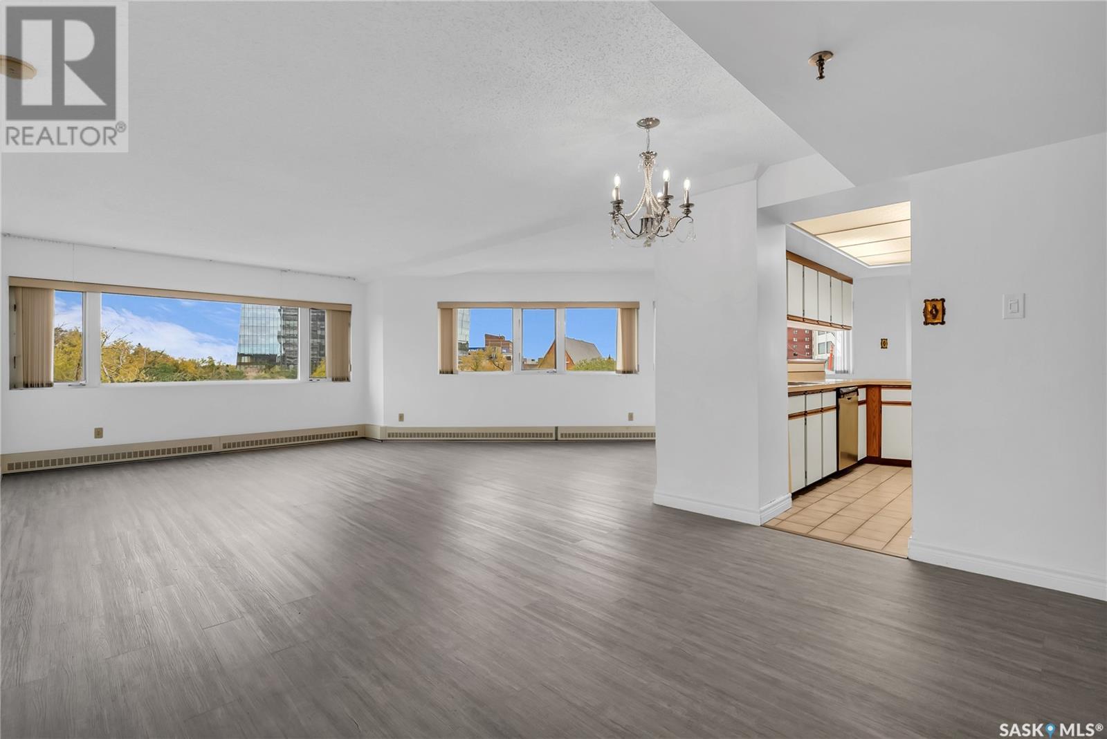 Property at 470 424 Spadina CRESCENT E image 3