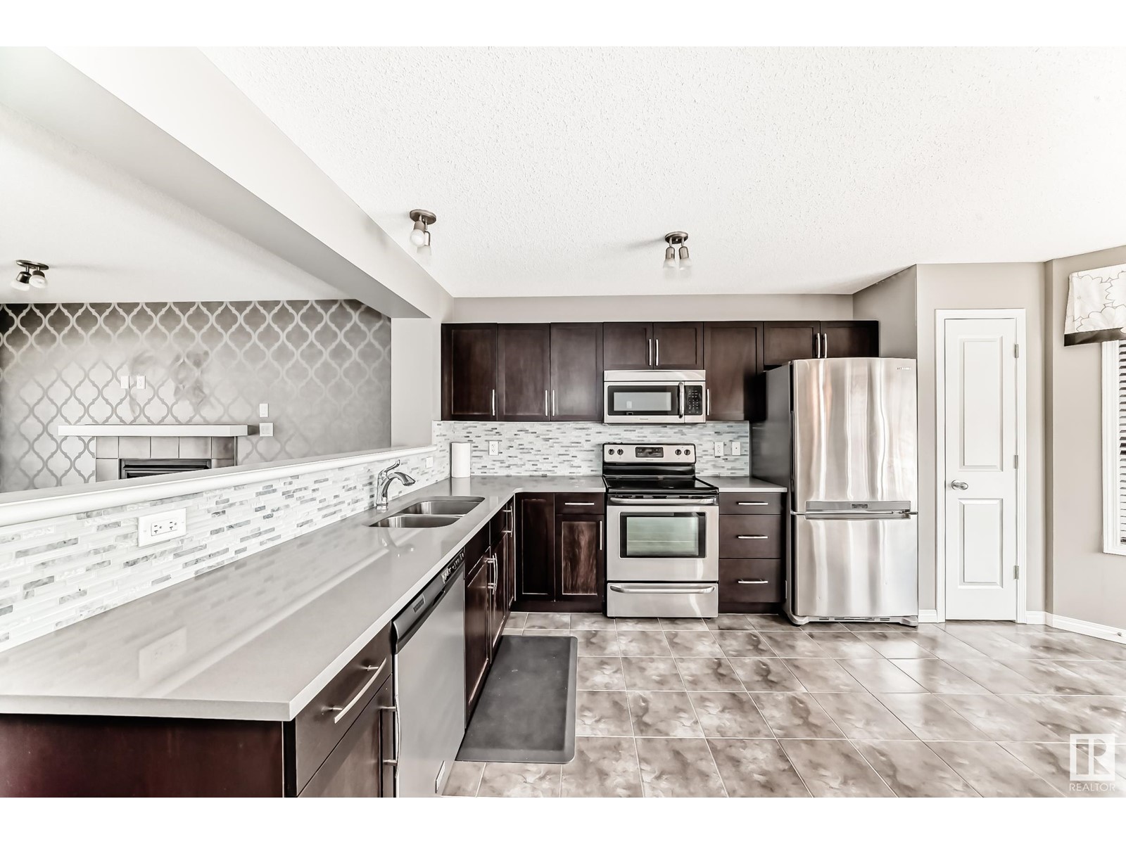 Property at 4131 ORCHARDS DR SW image 3
