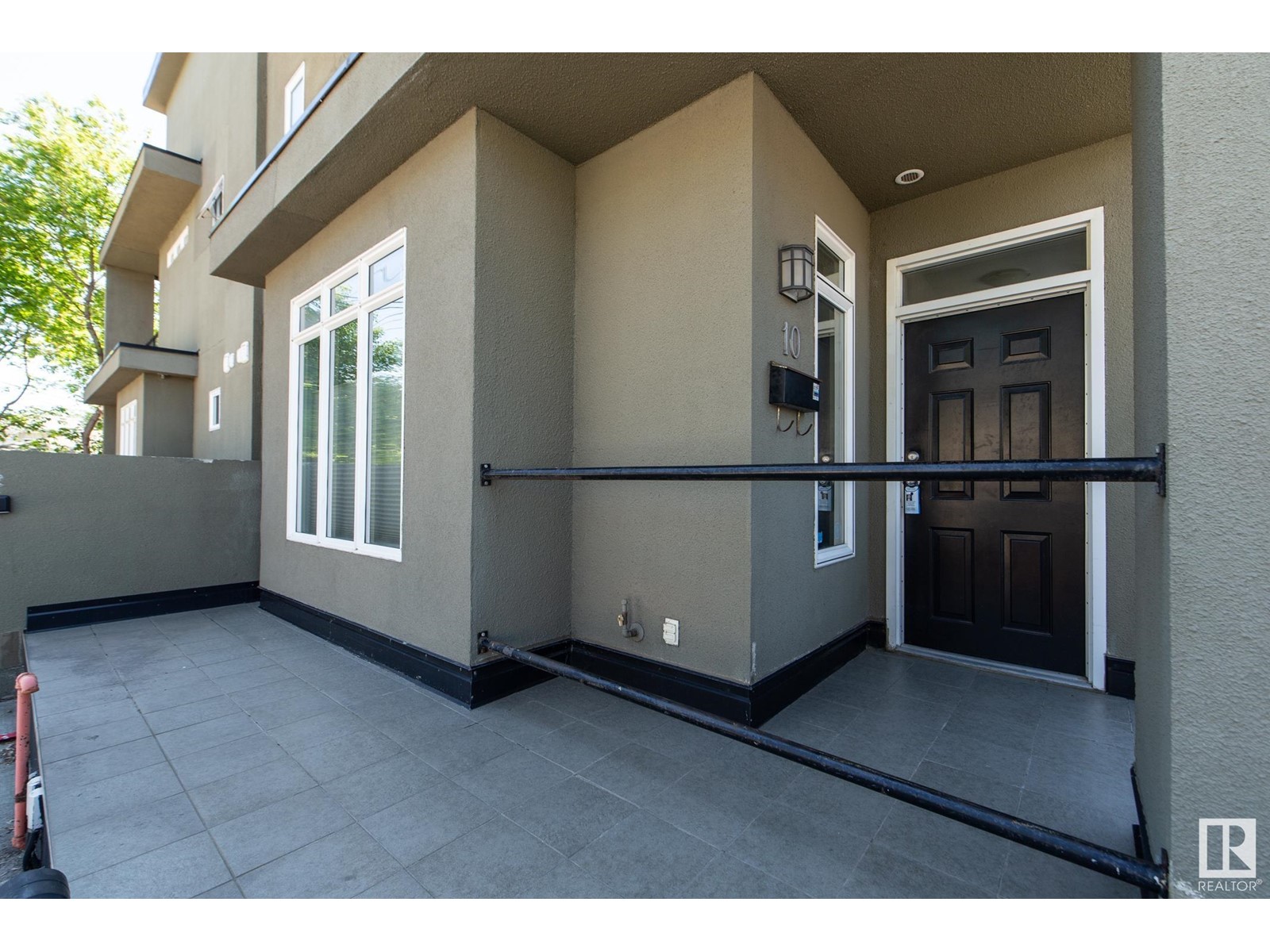 #10 9856 83 Av Nw, Edmonton, Alberta  T6E 0B5 - Photo 2 - E4433627