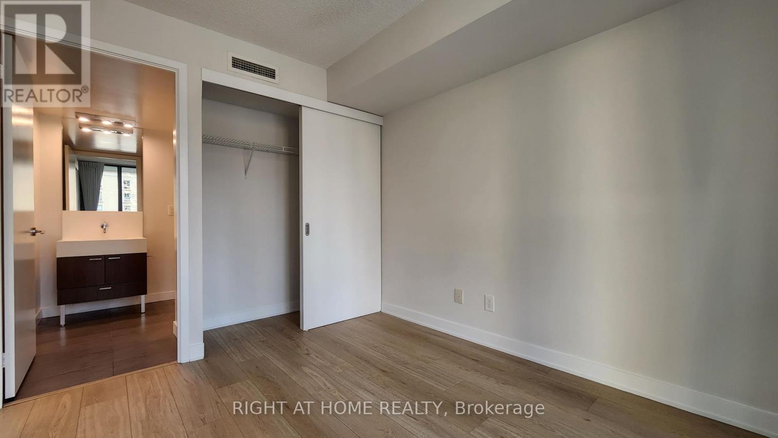 406 - 110 Charles Street E, Toronto (Church-Yonge Corridor), Ontario  M4Y 1T5 - Photo 16 - C12115549