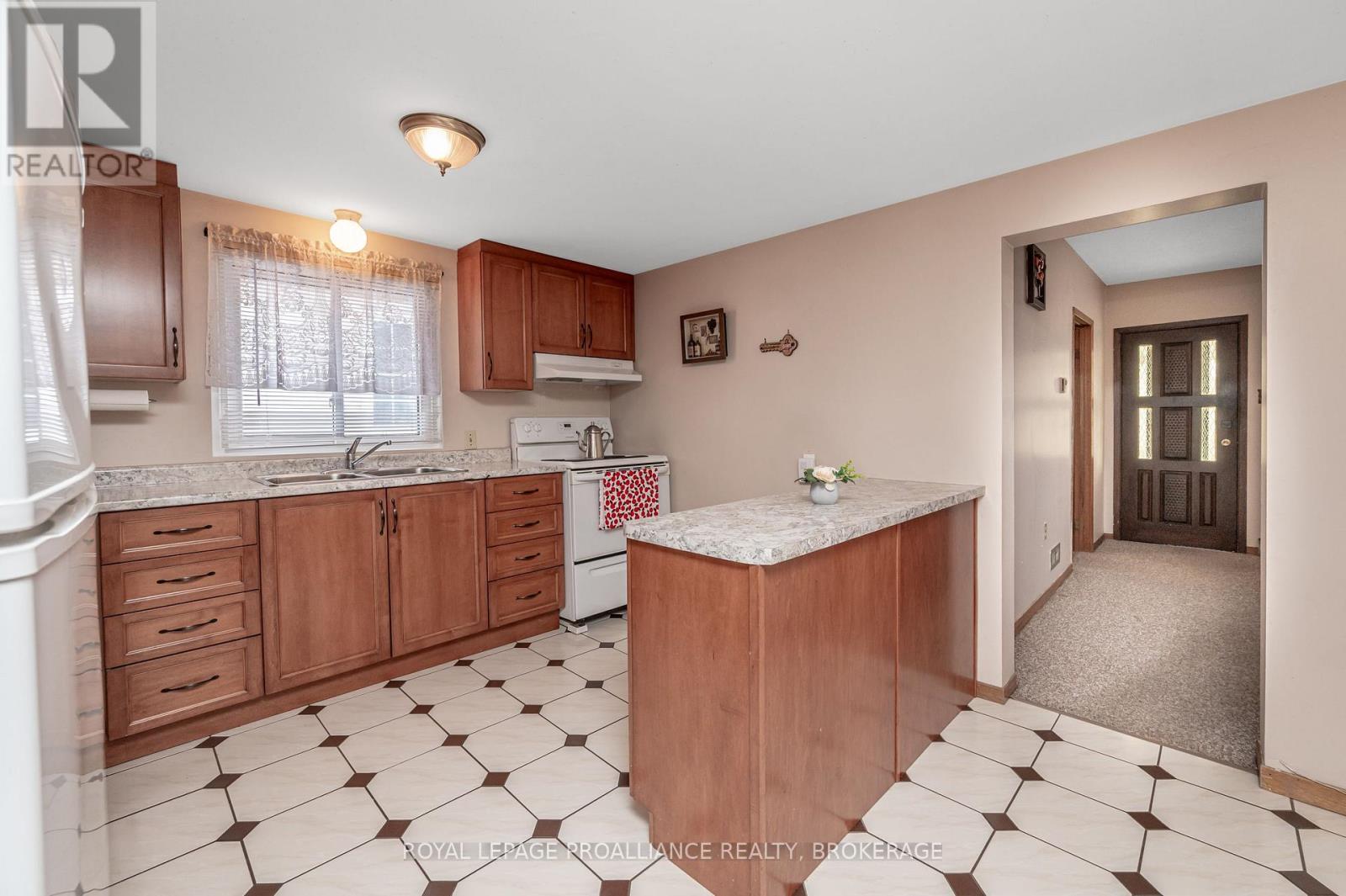 58 Joseph Street, Kingston, Ontario  K7K 2H5 - Photo 9 - X12115900