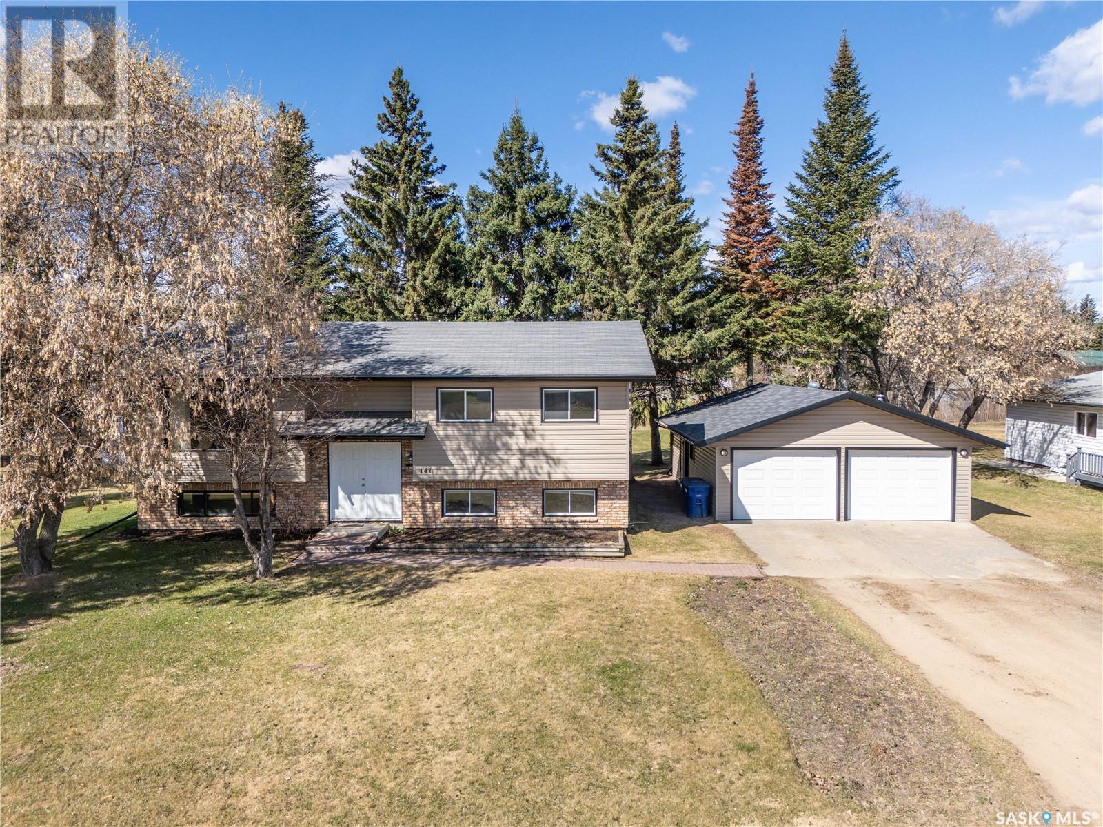 Property at 141 2nd STREET W image 3