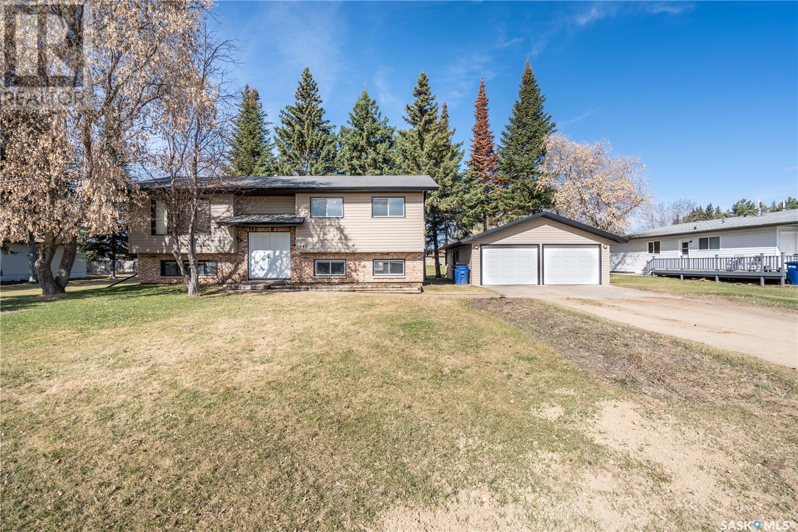 Property at 141 2nd STREET W image 4