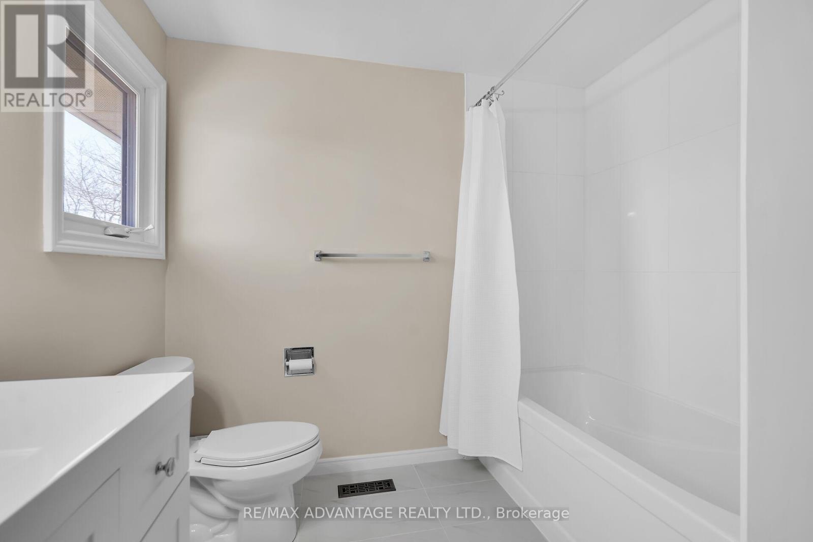 144 Fairchild Crescent, London South (South X), Ontario  N6E 3E8 - Photo 37 - X12115880