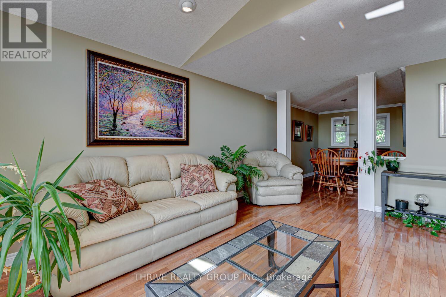 544 Darcy Drive, Strathroy-Caradoc, Ontario  N7G 4L2 - Photo 10 - X12115929