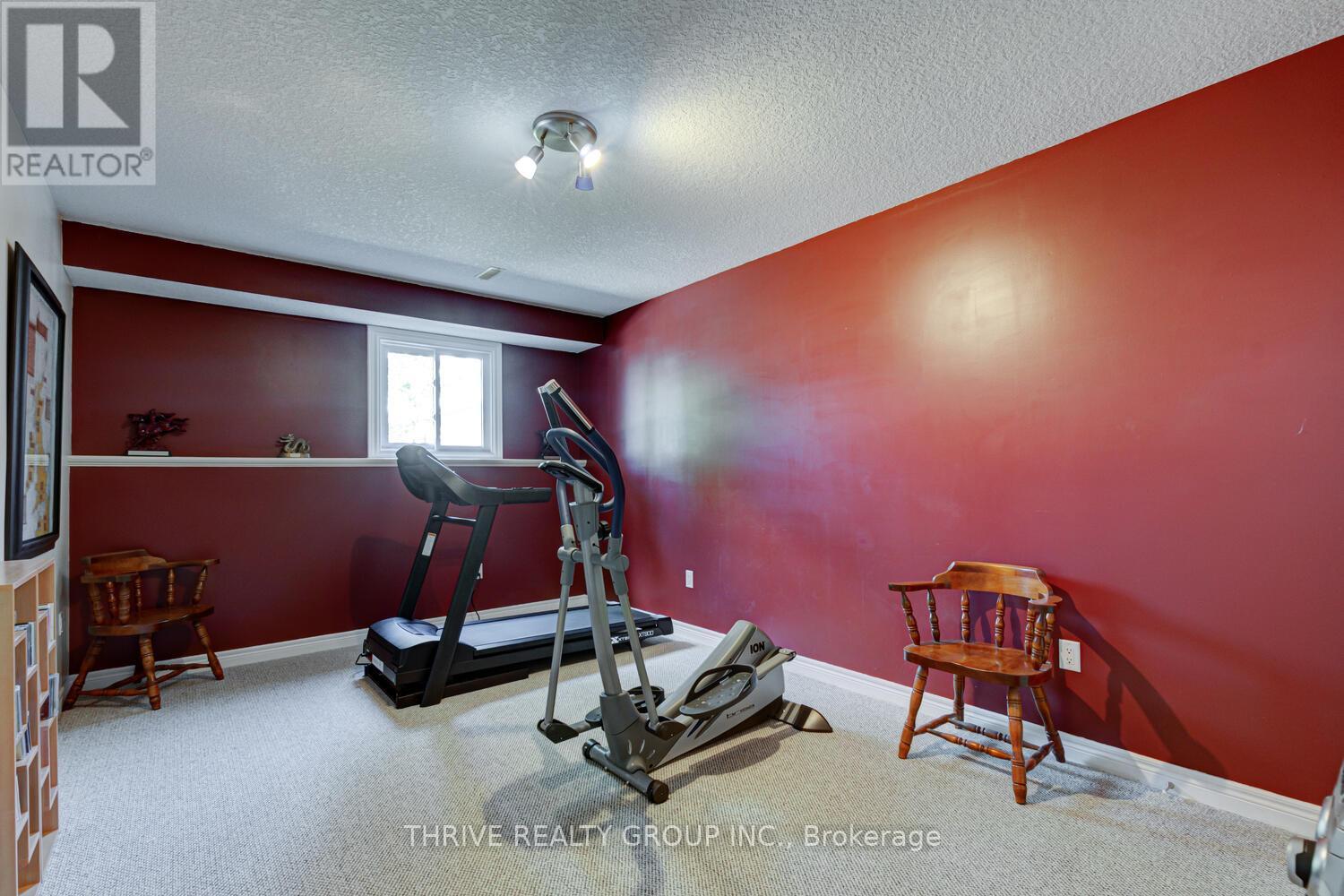 544 Darcy Drive, Strathroy-Caradoc, Ontario  N7G 4L2 - Photo 42 - X12115929