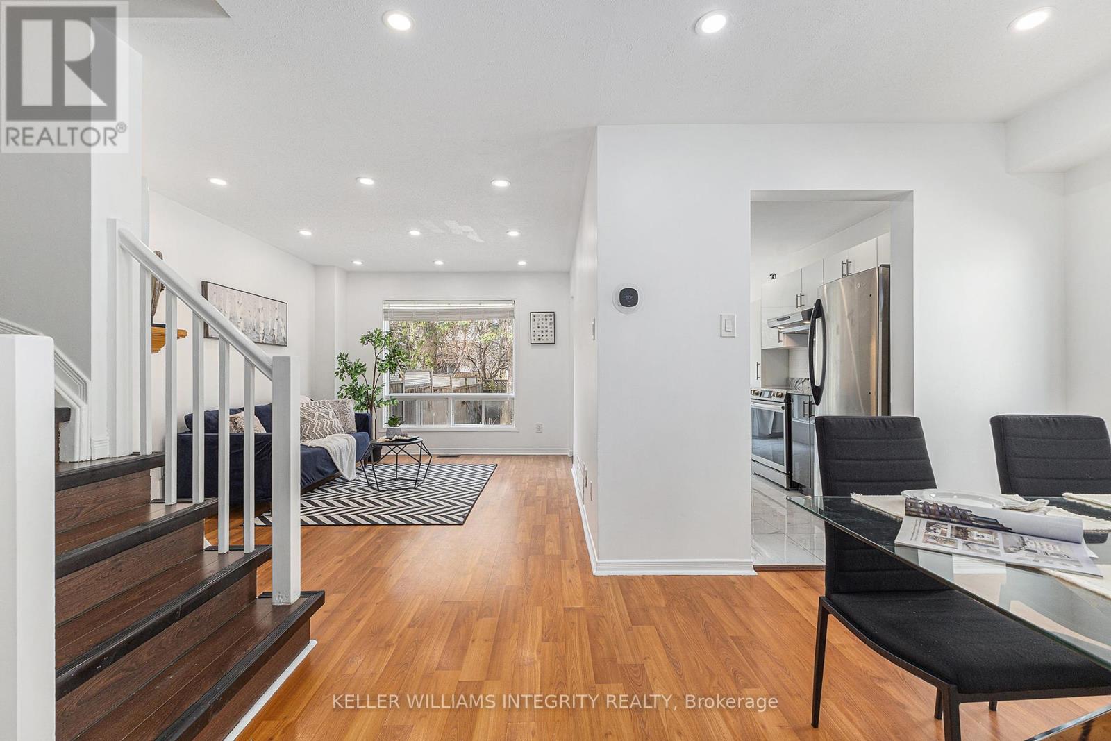 Property at 274 STONEWAY DRIVE W image 4
