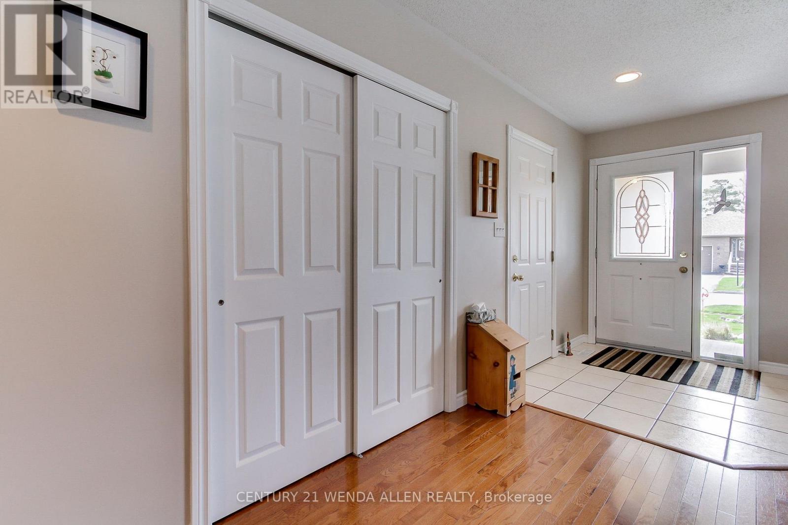 11 Low Boulevard, Uxbridge, Ontario  L9P 1W7 - Photo 4 - N12115372