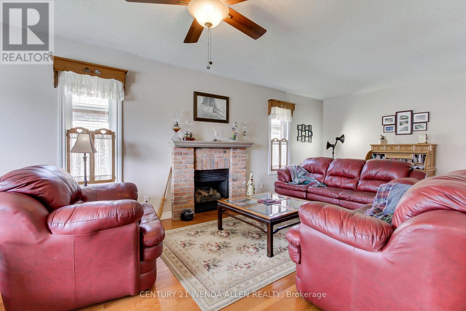 11 Low Boulevard, Uxbridge, Ontario  L9P 1W7 - Photo 7 - N12115372