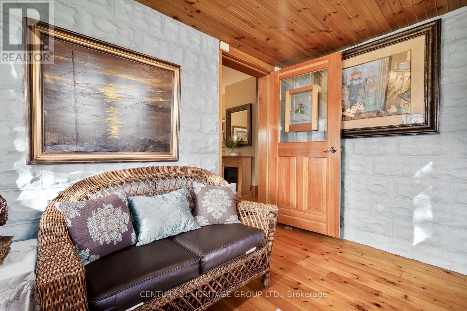 20314 Leslie Street, East Gwillimbury, Ontario  L0G 1R0 - Photo 15 - N12115432