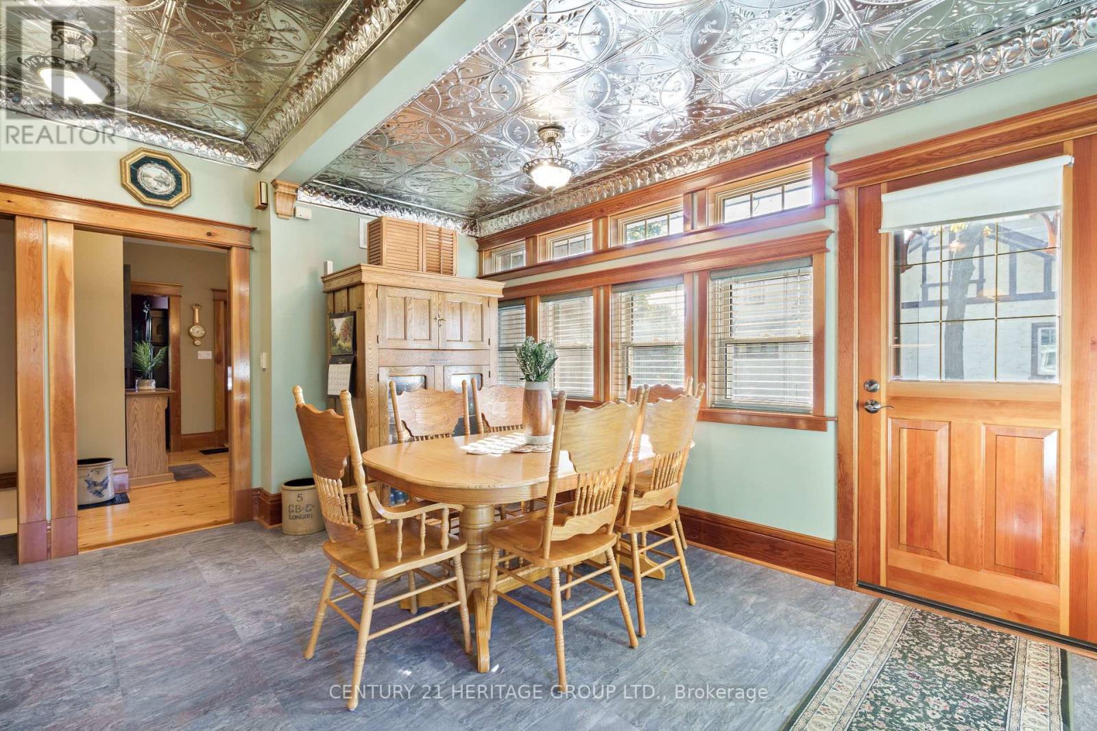 20314 Leslie Street, East Gwillimbury, Ontario  L0G 1R0 - Photo 6 - N12115432
