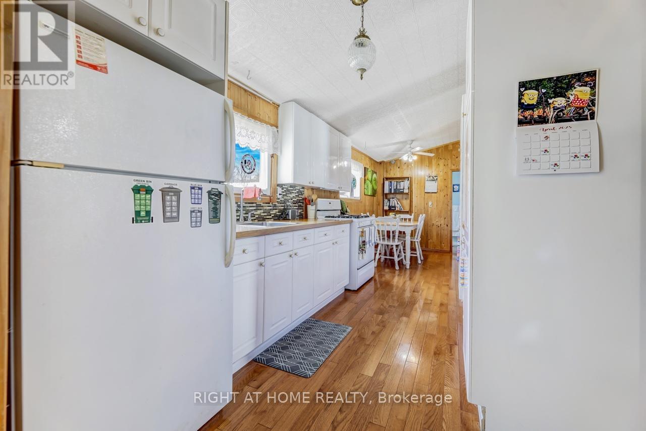 24 Brennan Avenue, Barrie (South Shore), Ontario  L4N 3X3 - Photo 10 - S12115426